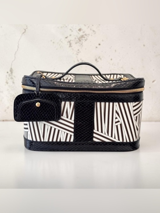 henri bendel Handbags - New York Icon Henri Bendel W57th Street Train Case in Disturbed Pattern